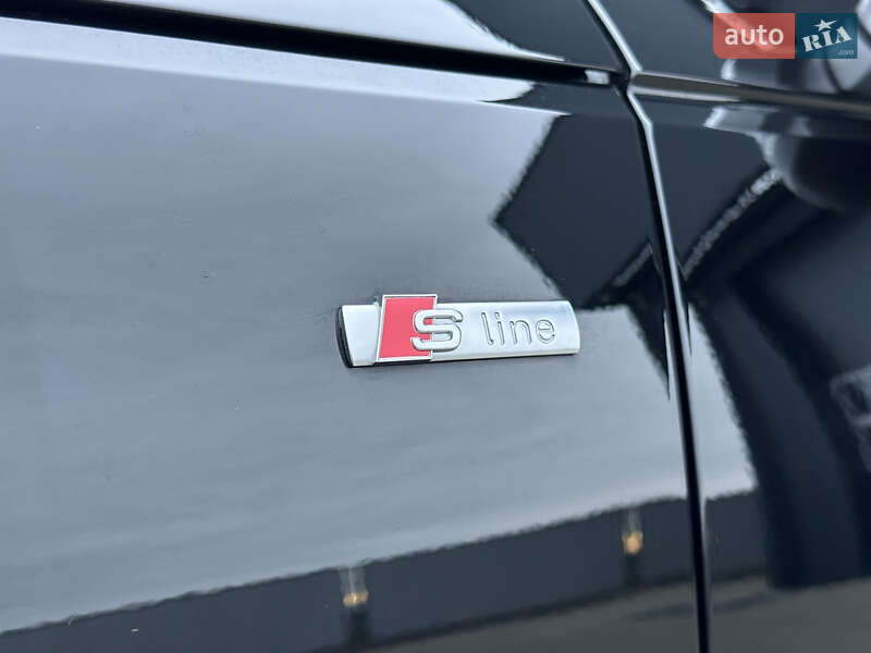 Седан Audi A4 2018 в Мукачево