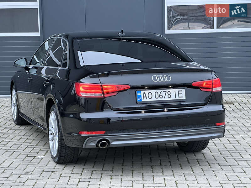 Седан Audi A4 2018 в Мукачево