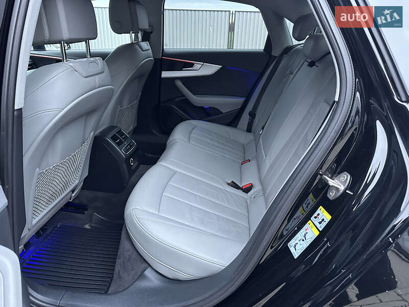 Седан Audi A4 2018 в Мукачево