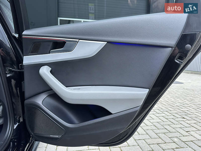 Седан Audi A4 2018 в Мукачево