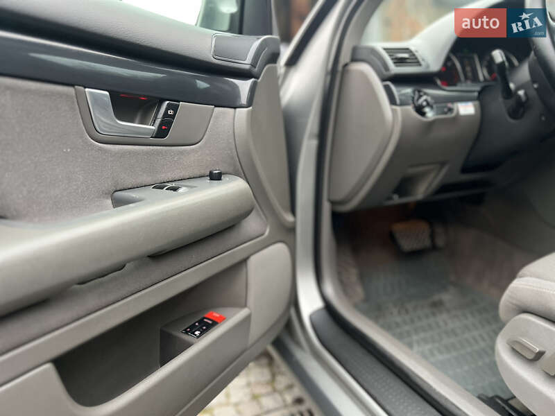 Седан Audi A4 2003 в Жовкві
