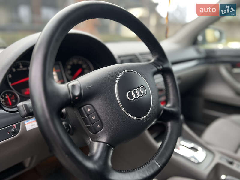 Седан Audi A4 2003 в Жовкві