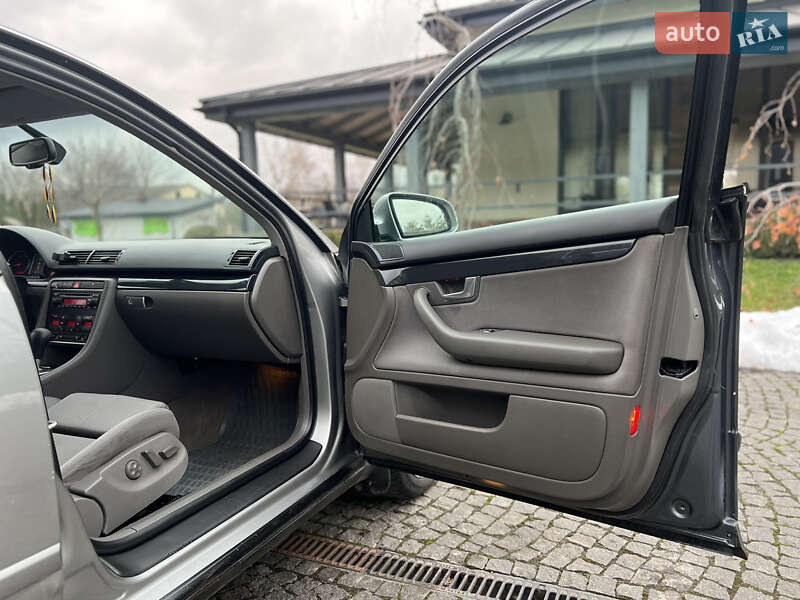 Седан Audi A4 2003 в Жовкві