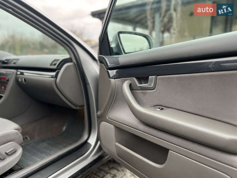 Седан Audi A4 2003 в Жовкві