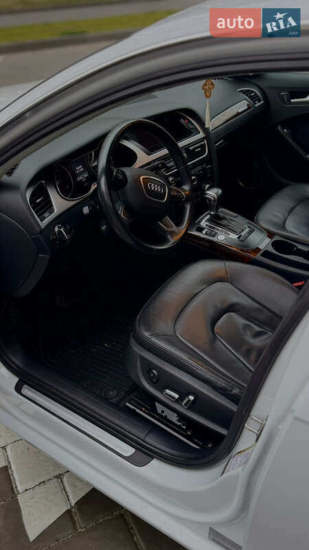 Седан Audi A4 2013 в Ровно