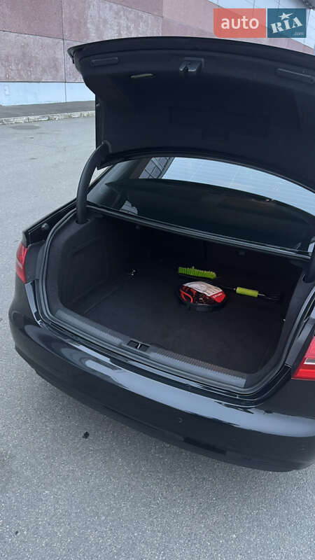 Седан Audi A4 2012 в Києві