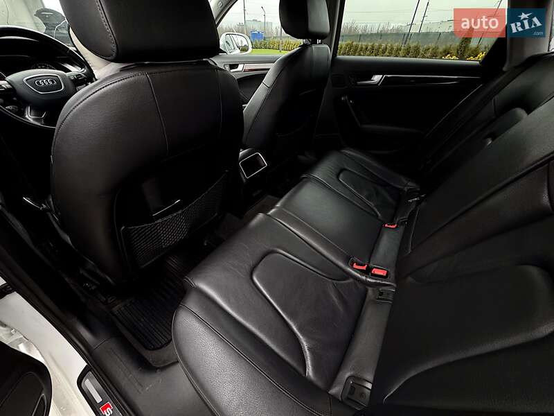Седан Audi A4 2013 в Виннице