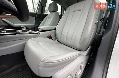 Седан Audi A4 2023 в Виннице