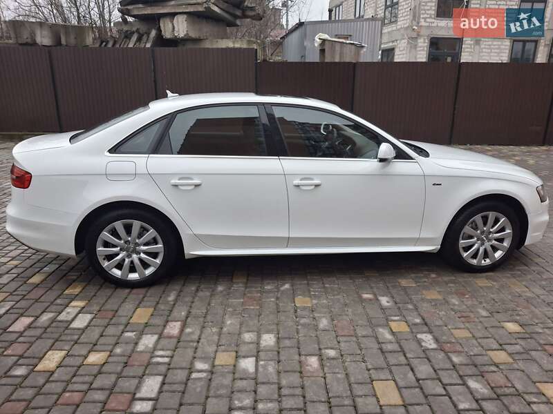 Седан Audi A4 2014 в Каменец-Подольском