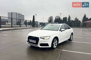 Седан Audi A4 2018 в Киеве