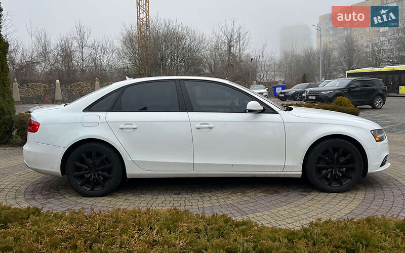 Седан Audi A4 2013 в Львове
