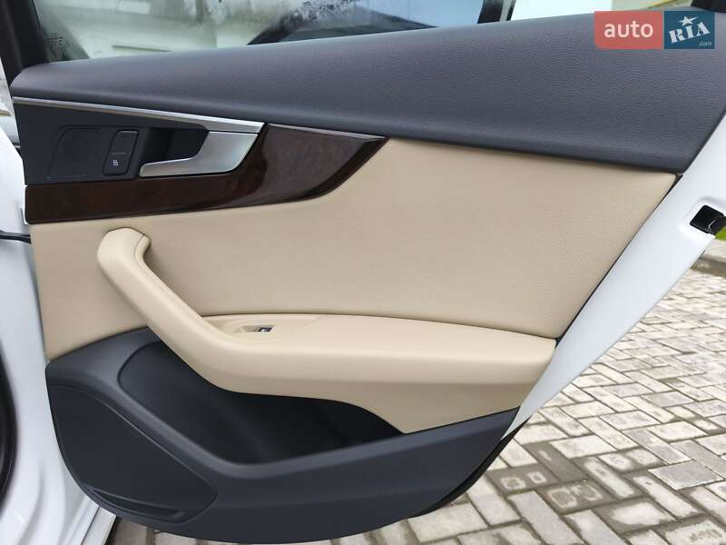 Седан Audi A4 2018 в Ромнах