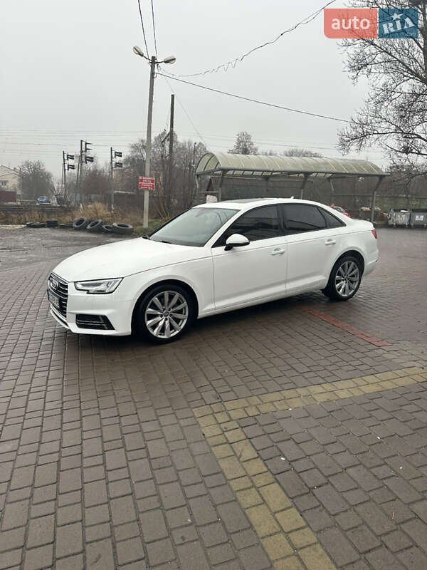 Седан Audi A4 2017 в Львове