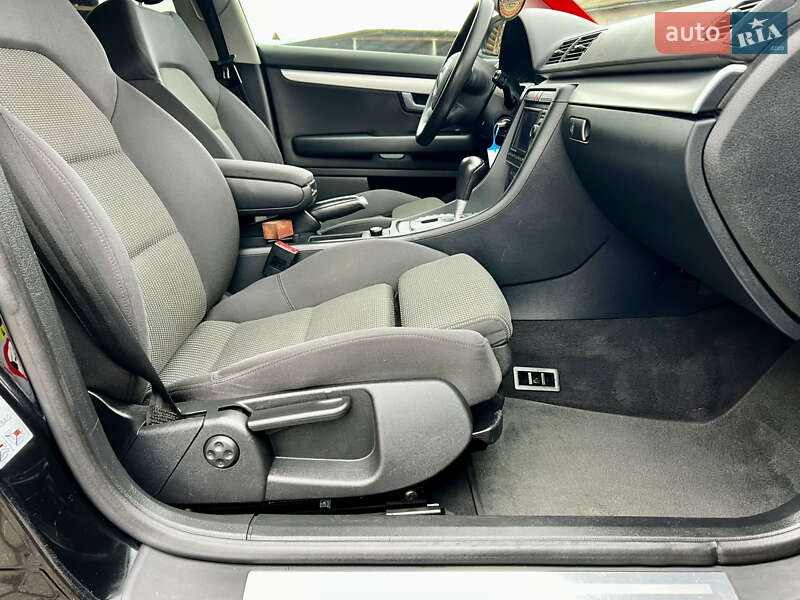 Седан Audi A4 2006 в Надворной