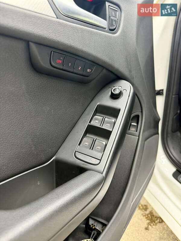 Седан Audi A4 2011 в Луцке