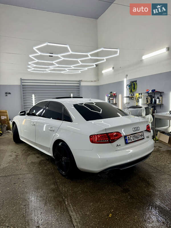 Седан Audi A4 2011 в Луцке
