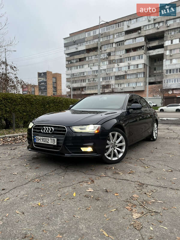 Седан Audi A4 2013 в Днепре