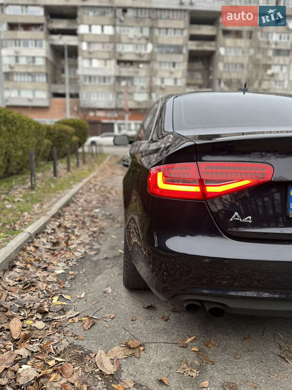 Седан Audi A4 2013 в Днепре