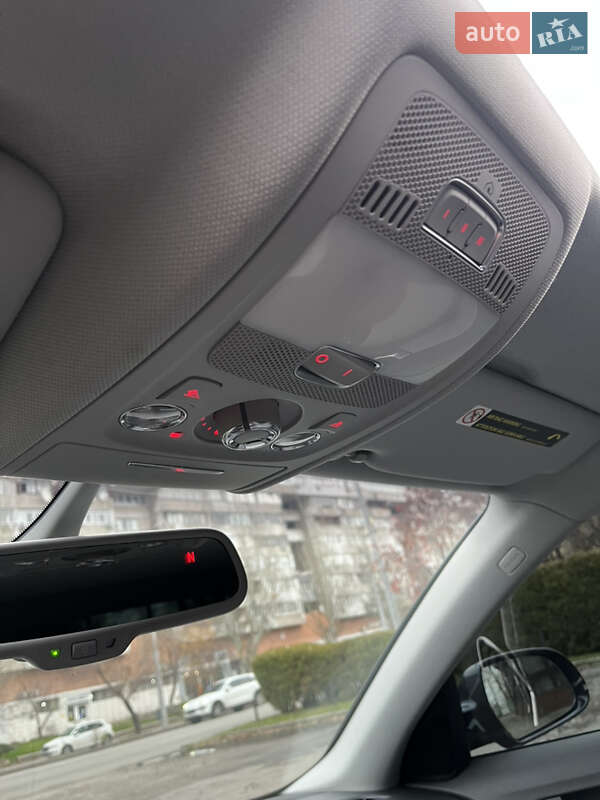 Седан Audi A4 2013 в Днепре