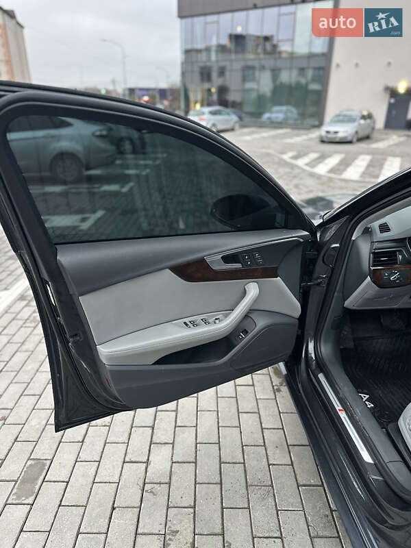 Седан Audi A4 2018 в Ровно