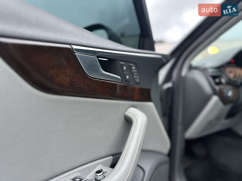 Седан Audi A4 2018 в Ровно