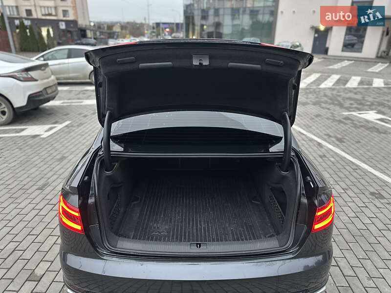 Седан Audi A4 2018 в Ровно