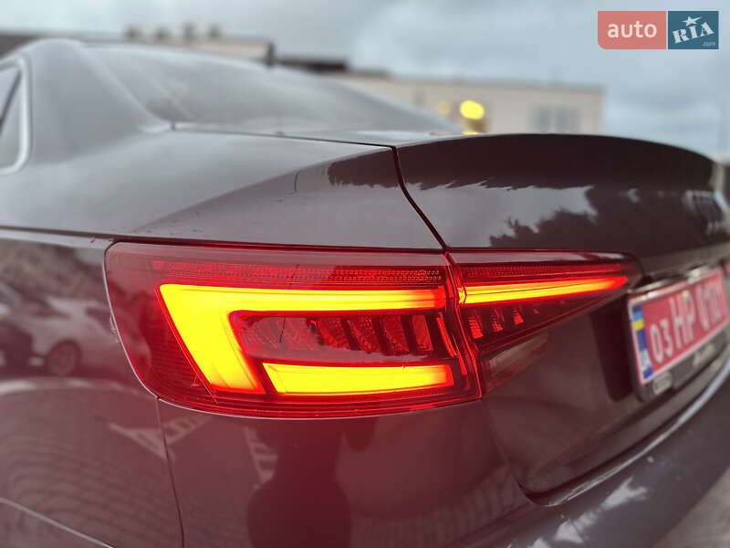 Седан Audi A4 2018 в Ровно