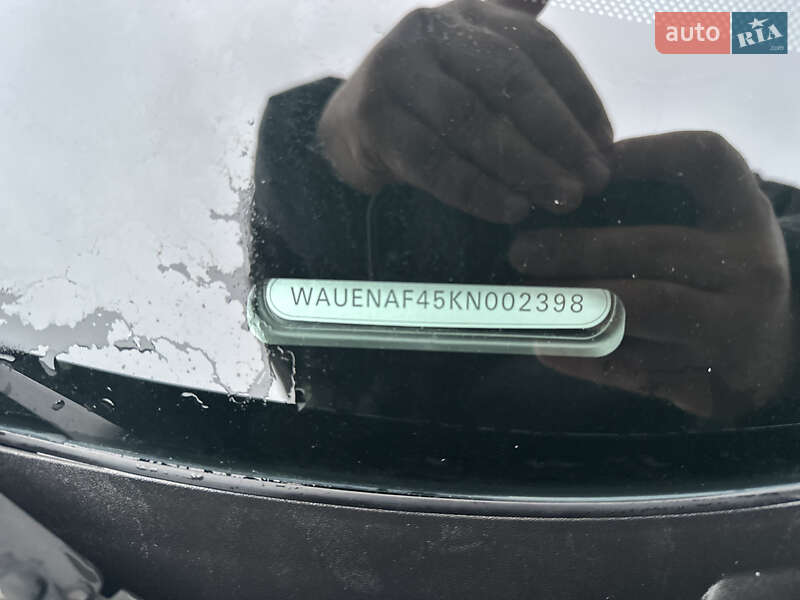 Седан Audi A4 2018 в Ровно