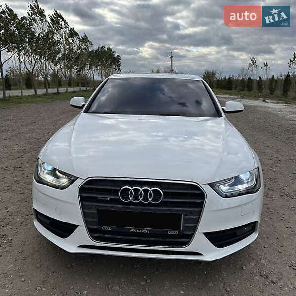 Седан Audi A4 2014 в Киеве
