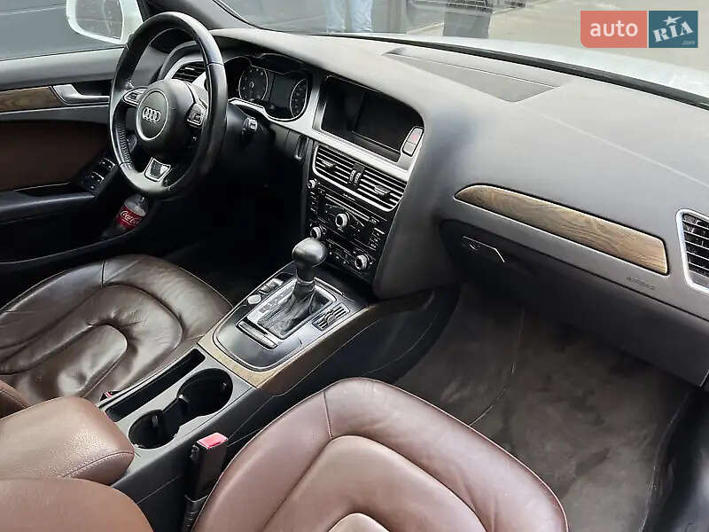 Седан Audi A4 2015 в Львове
