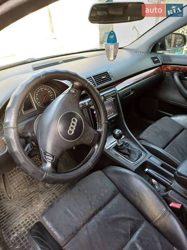 Седан Audi A4 2001 в Кельменцах