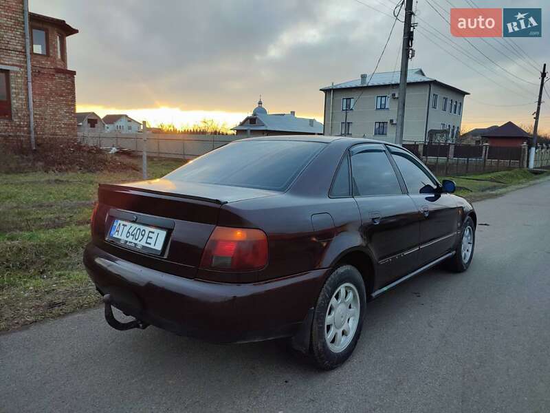 Седан Audi A4 1996 в Коломые