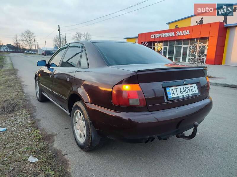 Седан Audi A4 1996 в Коломые