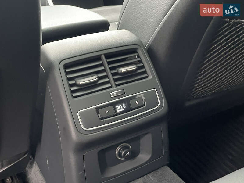 Седан Audi A4 2015 в Киеве