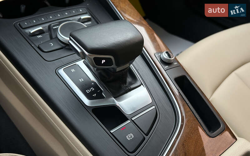 Седан Audi A4 2017 в Львове