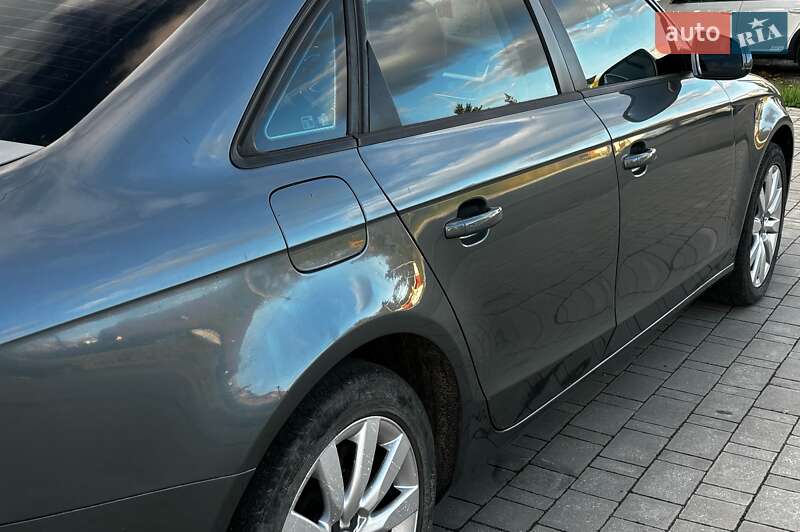 Седан Audi A4 2013 в Красилове