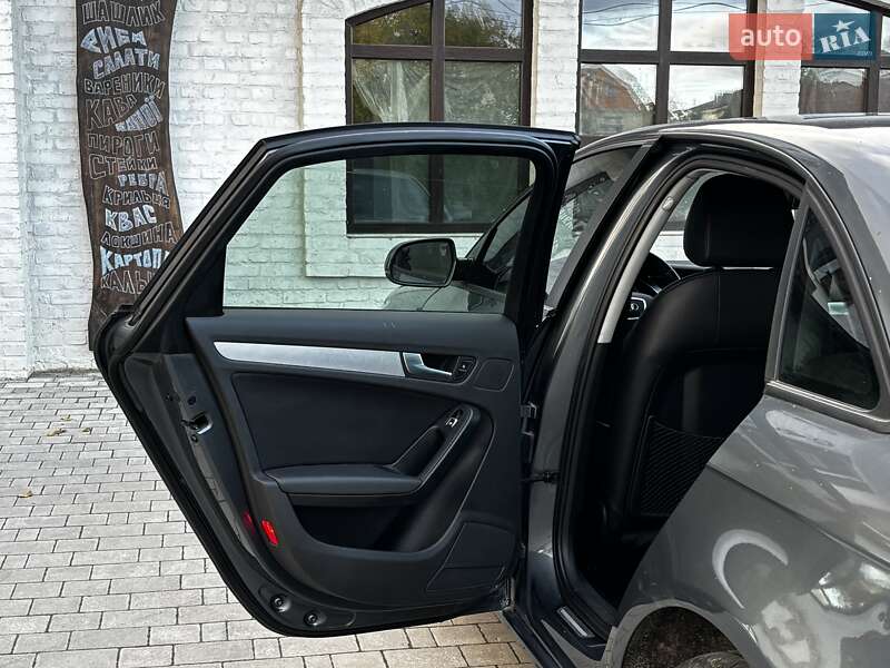 Седан Audi A4 2013 в Красилове