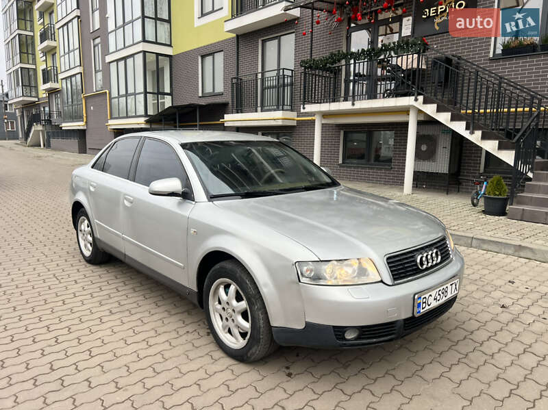Седан Audi A4 2001 в Жовкве