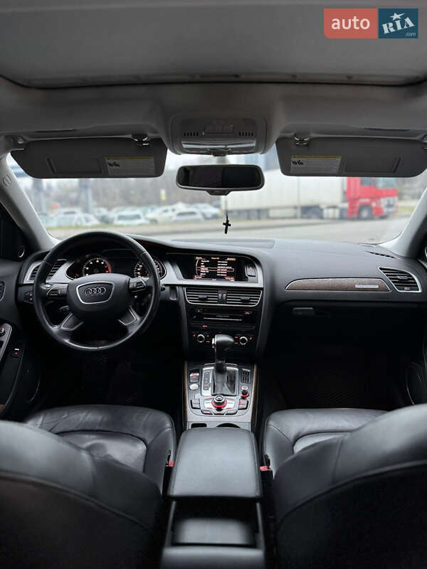 Седан Audi A4 2013 в Рогатине