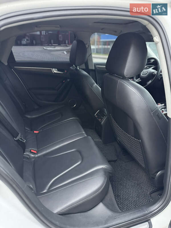 Седан Audi A4 2013 в Рогатине