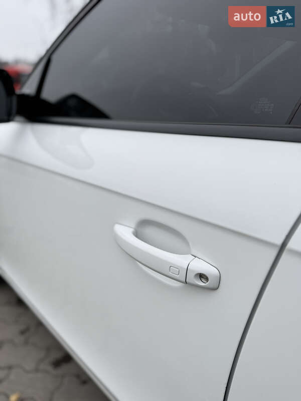 Седан Audi A4 2013 в Рогатине