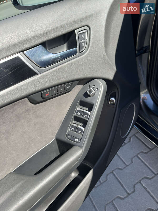 Седан Audi A4 2015 в Нововолынске