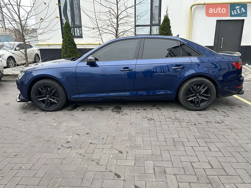 Седан Audi A4 2017 в Киеве