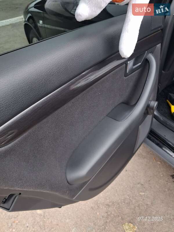 Седан Audi A4 2002 в Днепре