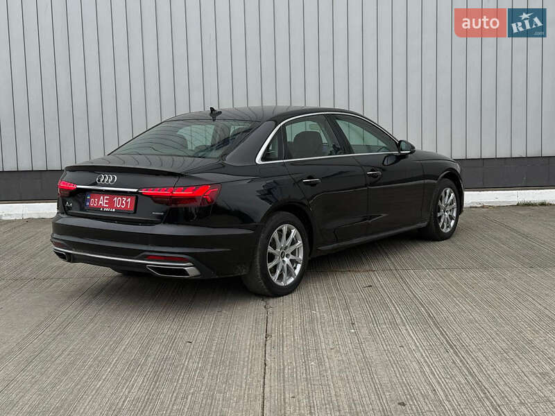 Седан Audi A4 2021 в Черновцах