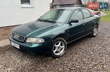 Седан Audi A4 1995 в Самборі