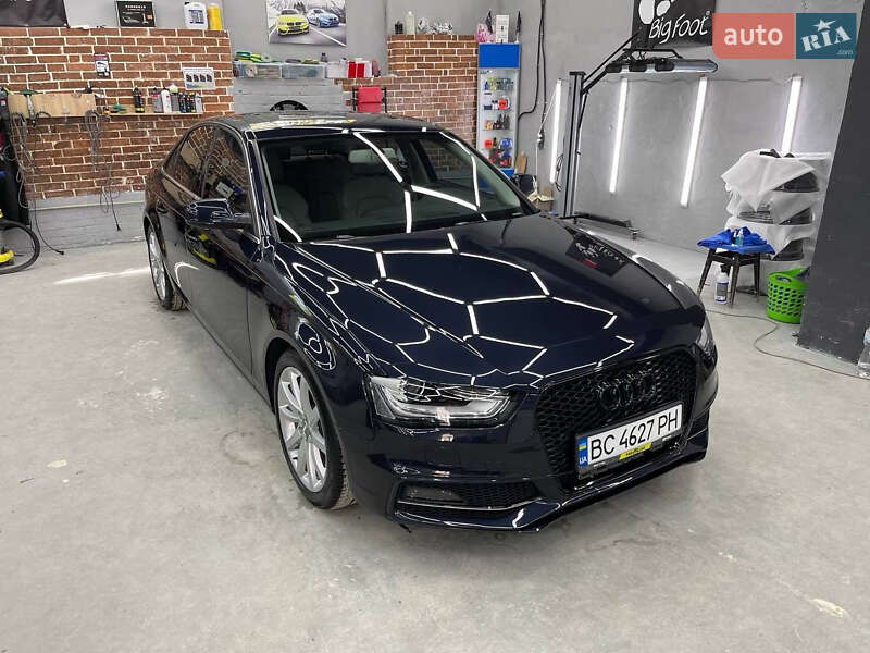 Седан Audi A4 2013 в Львове