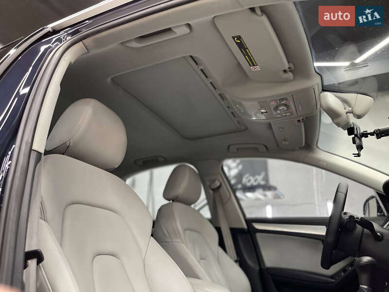 Седан Audi A4 2013 в Львове
