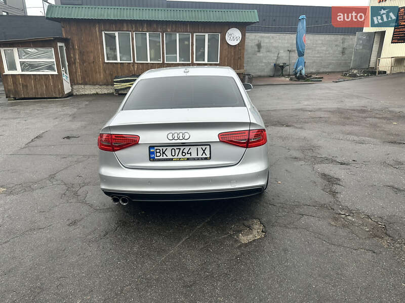 Седан Audi A4 2014 в Остроге