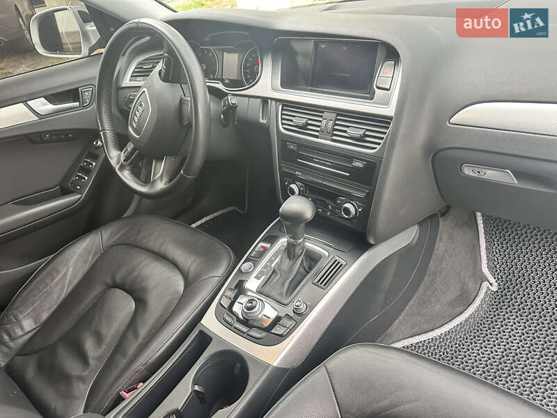 Седан Audi A4 2014 в Остроге